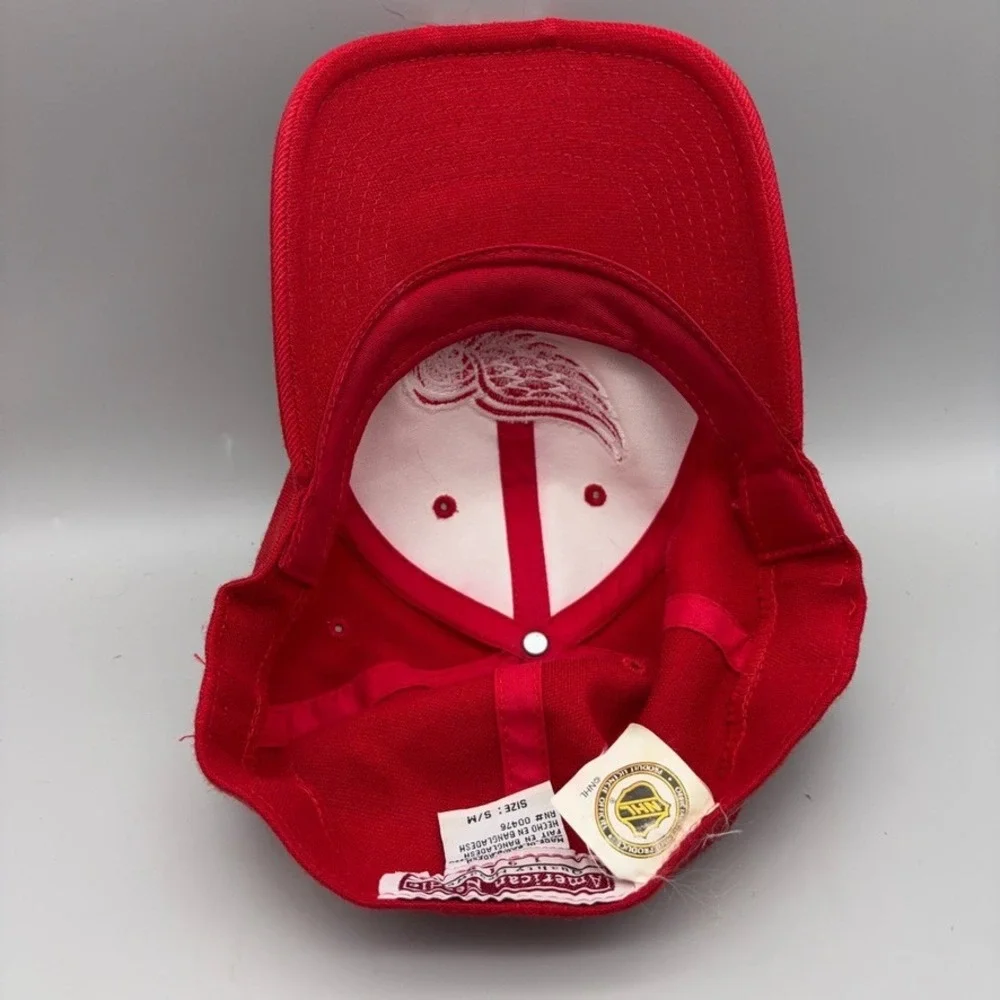 Detroit Red Wings Hat Men S/M Red Embroidered NHL Hockey Cap American Needle
